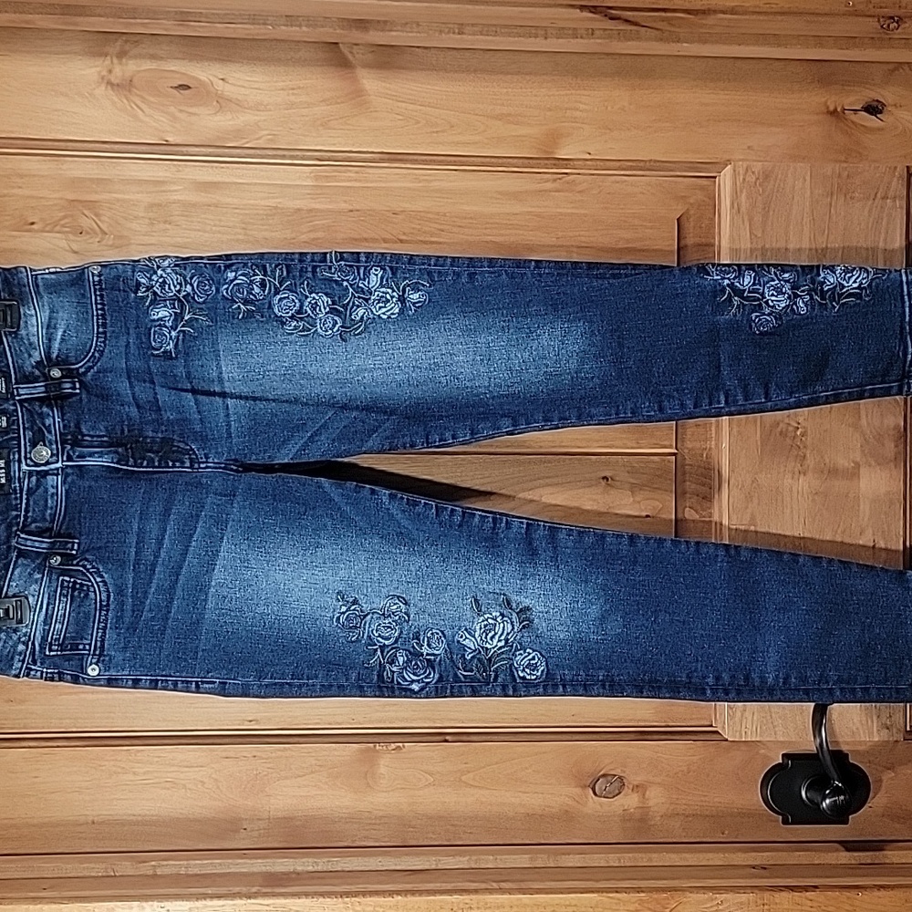 Miss Me Dark Blue Skinny Jeans with Floral Embroidery - Picture 13 of 14